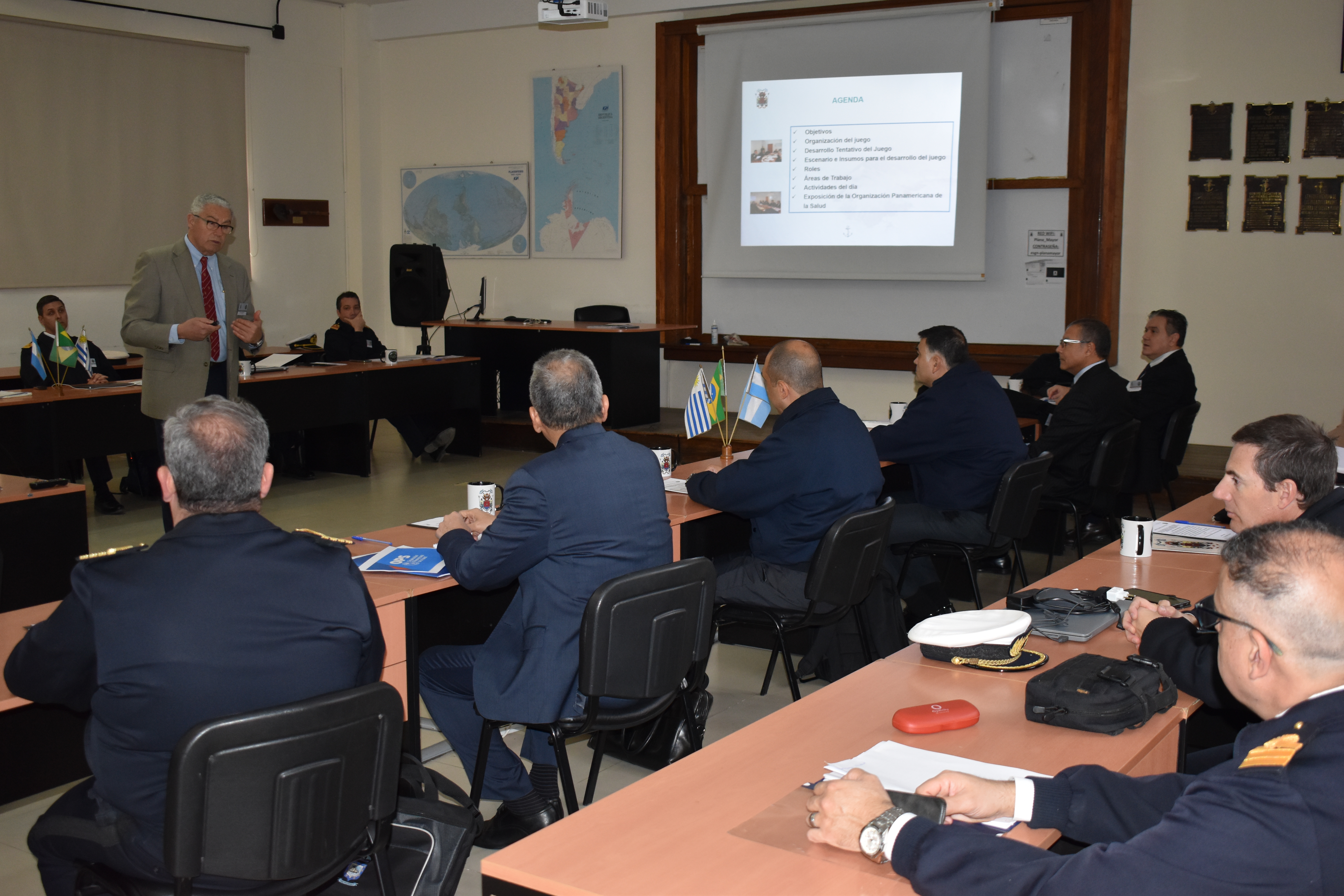 Presentación ante los participantes del juego trilateral